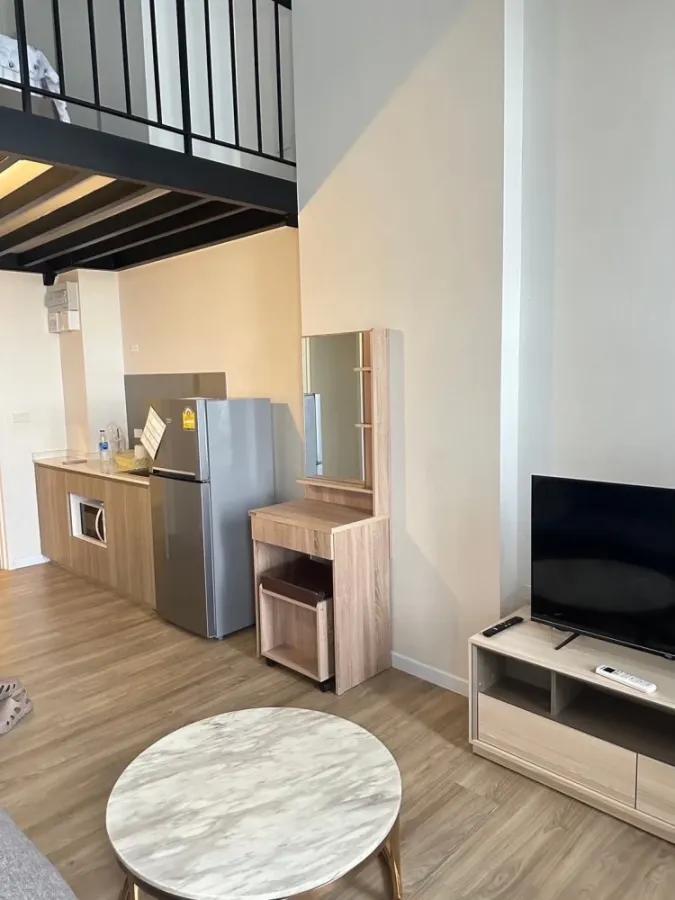 Blossom condo @fashion for rent, Duplex unit, 14th floor, motorway view, fully furnished. Book now!