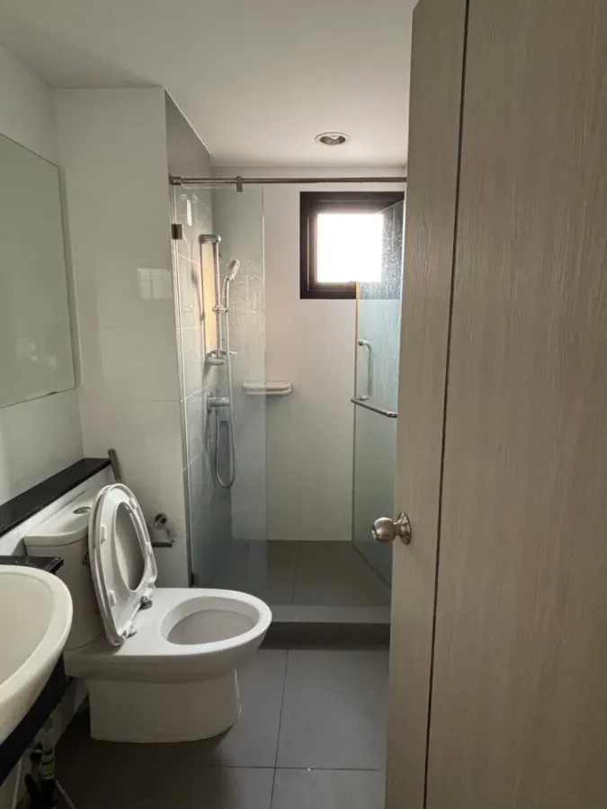 For sale or rent: Sucharee Life Laksi-Chaengwattana, corner unit, quiet, great location, complete amenities. Book now!