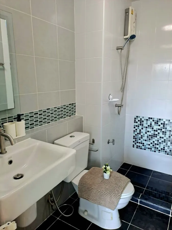 For rent, D Condo Sukhumvit 109, Buit-In furniture, the whole room, decorated in a bang, not booking is extremely missed.