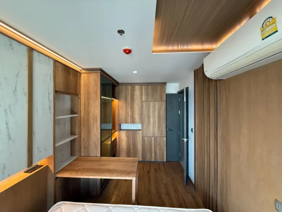 For sale or rent: Life Ladprao. Well decorated room, every unit is built-in, lots of storage space. Can you really not reserve it?