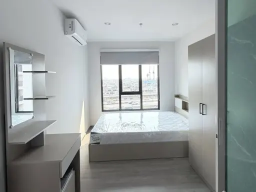 For rent: Regent Home Wutthakat. Rooms are clearly partitioned, the price is affordable, and everything you need is here. You don't want to miss this!