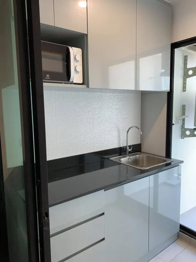 Condo for rent, Reach Phahon Yothin 52, 6th floor, Rim room, new room, everything is complete. You can just drag your bag in.