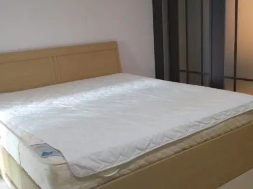 For rent: Ari Place, 2nd floor, size 45 sq m., lots of usable space, great location, very convenient to travel, move now!