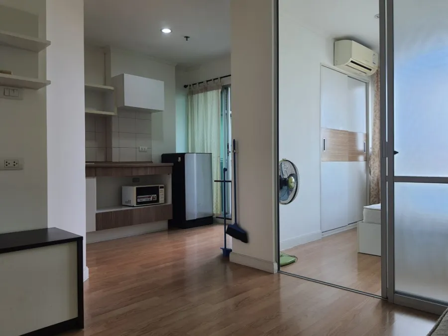 Condo for sale Lumpini Ville Lat Phrao-Chokchai 4 The room is divided into proportions, separate kitchen, complete with electrical appliances. Don't m