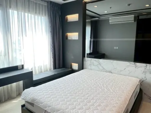 Beautiful condo for rent at Life Asoke. Elegant marble design, perfect for photos. Fully equipped built-in kitchen (very beautiful). Book now!