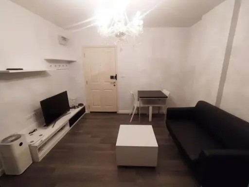 Urgent for rent !! Beautiful room, new furniture, new paint, comfortable, lots of parking, can't miss it !!