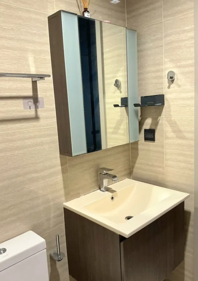 Spacious and comfortable condo for rent at THE LINE Asoke Ratchada, fully furnished and equipped with appliances. Ready to move in immediately.