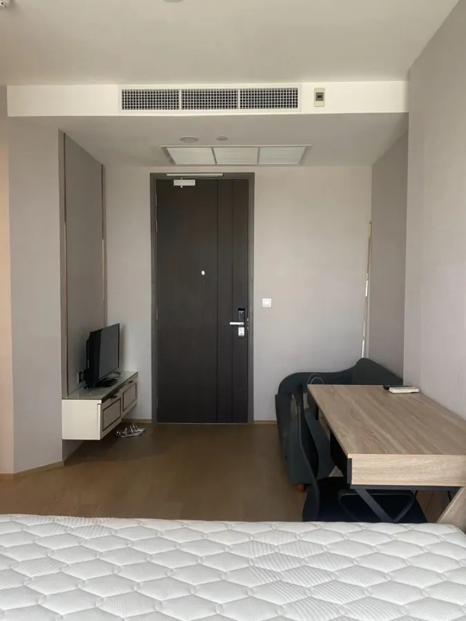 For rent: Ashton Chula - Silom, 46th floor, spacious room, comfortable, fully furnished, ready to move in, book now, don't miss out.