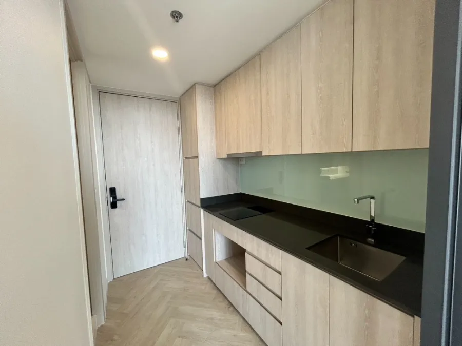 For sale: Landmark at MRT Station, good project, nice location, interested, hurry and reserve now, don't miss out.