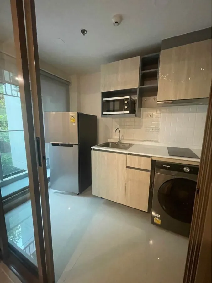For rent, Phyll Phahol 34, 2nd floor, beautiful garden view, well decorated Buit-In, if interested, can move in now.
