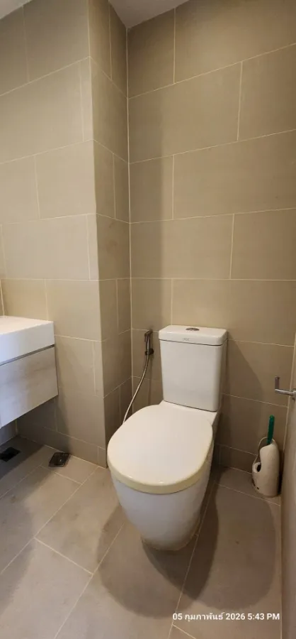 For rent: Double Lake Condominium, 1 bedroom unit with separate areas and fully furnished with appliances (including a washing machine). Book now!