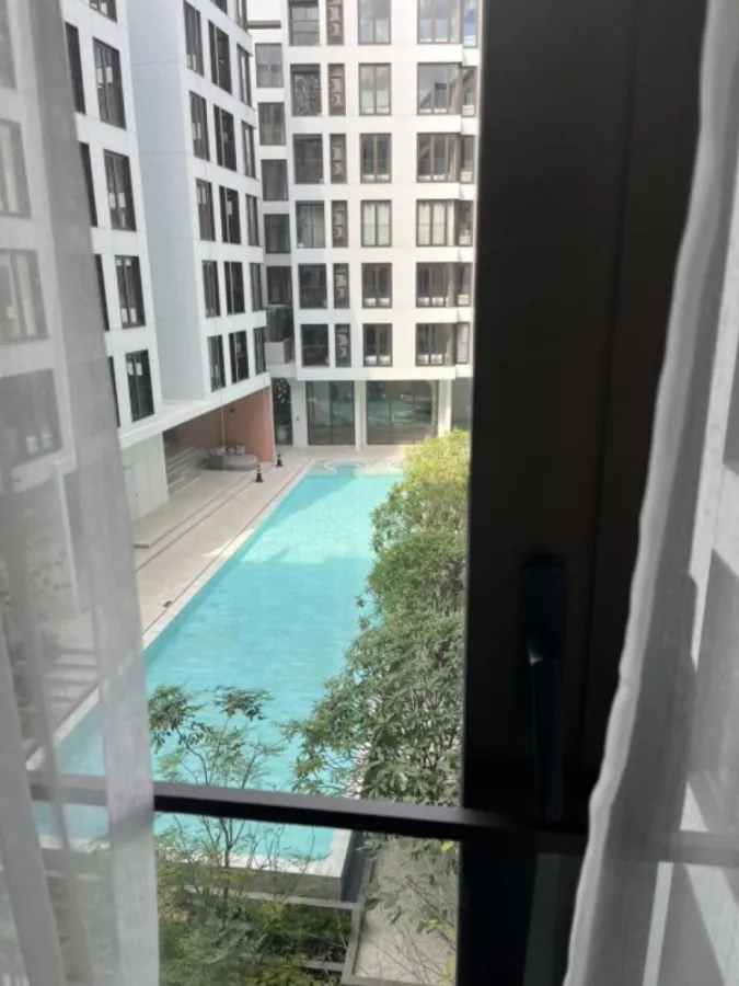 Urgent sale!! Condo Chapter Thonglor 25, 4th floor, corner room, swimming pool view, fully furnished, move in with your bags, don't miss out!!