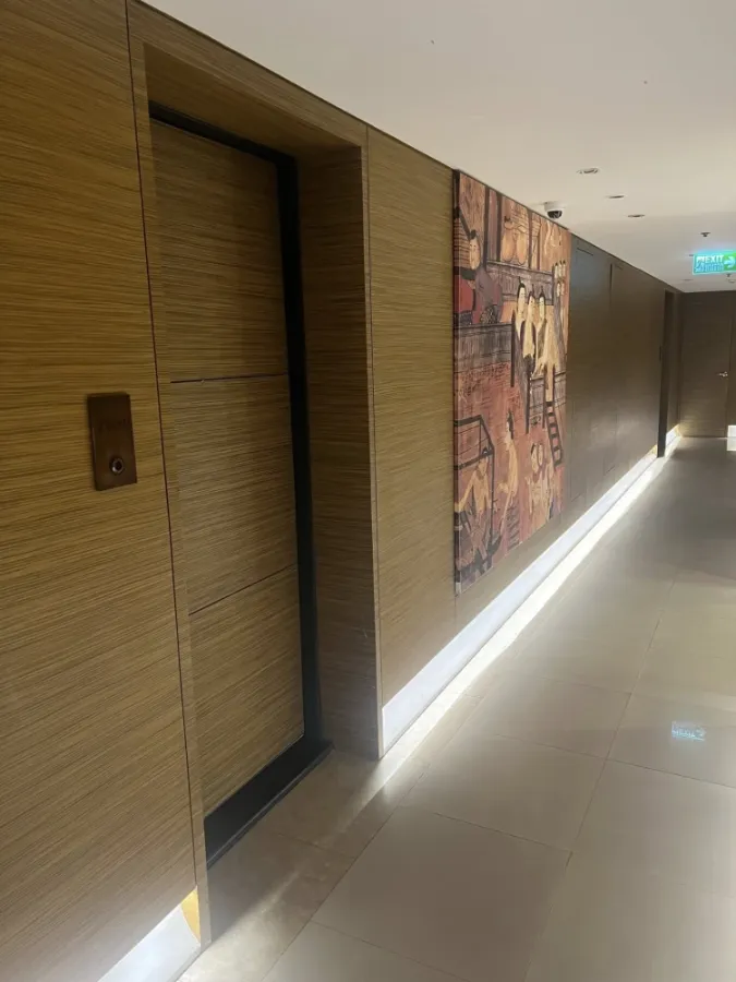 For rent: The Private Residence Rajdamri, beautiful room, ready to move in, on the 6th floor with a large balcony surrounded by glass, creating a spac