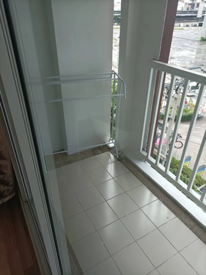 ให้เช่าคอนโด WE CONDO ตกแต่งห้องโทนสีขาว ดูสะอาดตา ได้ความสูงกำลังพอดี กับราคาที่สบายกระเป๋า จองเลย