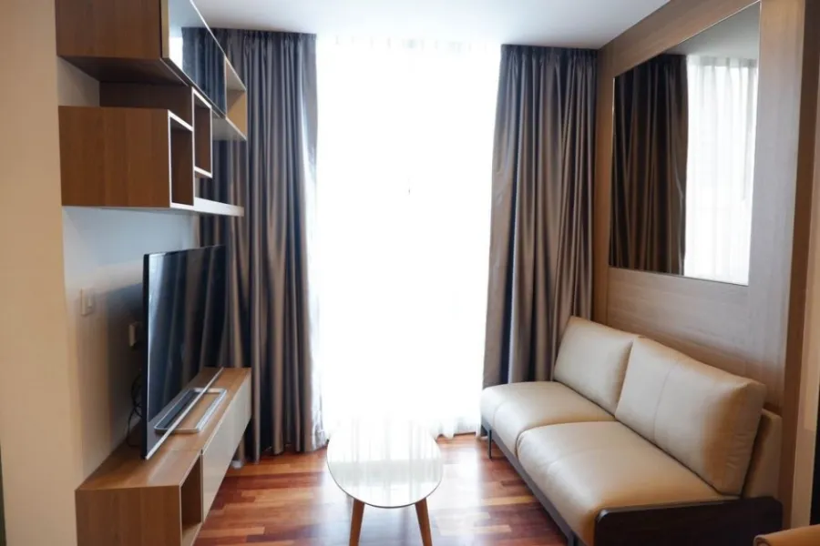 Wish Signature Midtown Siam for rent, a room with a private elevator, built in furniture, complete the whole room, book now