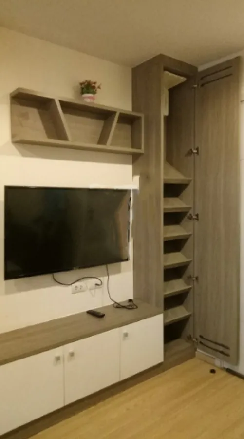 Condo for sale, The Grass, Pattaya, west, special zone room, behind the room, open the door to the garden There is no room opposite. Urgent.