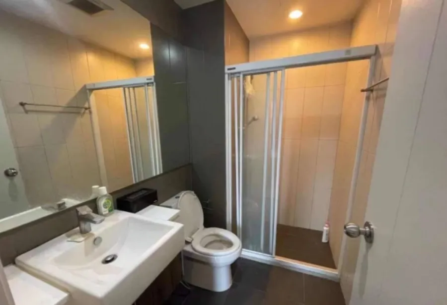 For Rent Centric Ratchada Huay Kwang, built-in furniture. Complete electrical appliances in one room If interested, hurry up.