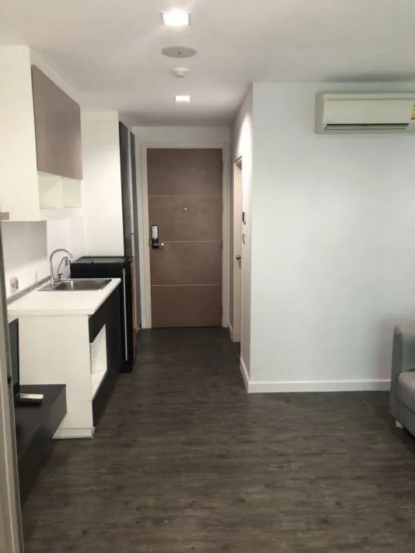 For sale B Campus Prachachuen pool view. Near The Mall Ngamwongwan, fully furnished, ready to move in. Urgent