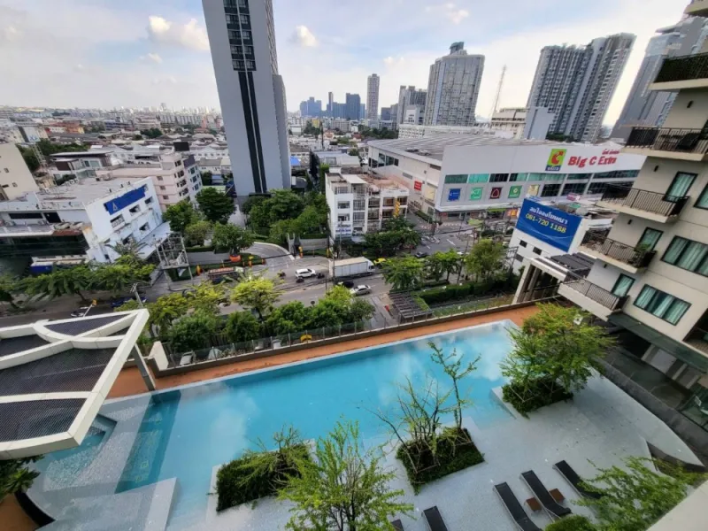 ขาย / ให้เช่า คอนโด บลอคส์ 77 ทิศตะวันออก/ ใต้ ห้องเย็นตลอดปี วิวสระ / เมือง รีบเลยจ้า!!