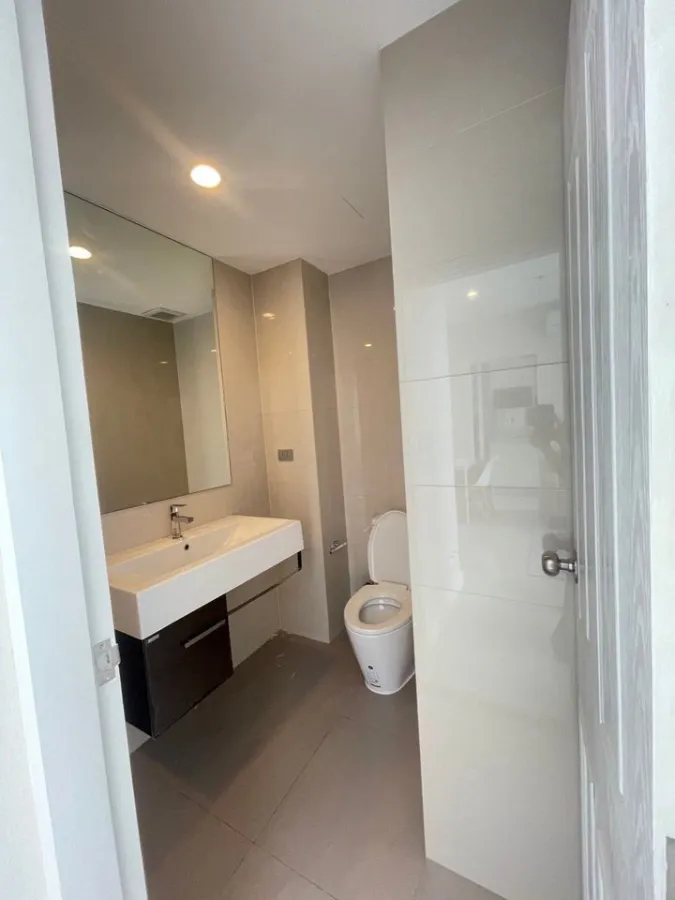 For rent: The Sky Sukhumvit, 3rd floor, beautiful room, large bed, well decorated. You can't reserve it anymore.