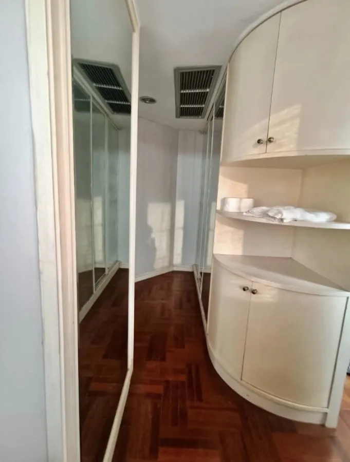 For rent: Witthayu Complex, very large room. The balcony is very wide. Can raise animals Animal lovers shouldn't miss it.