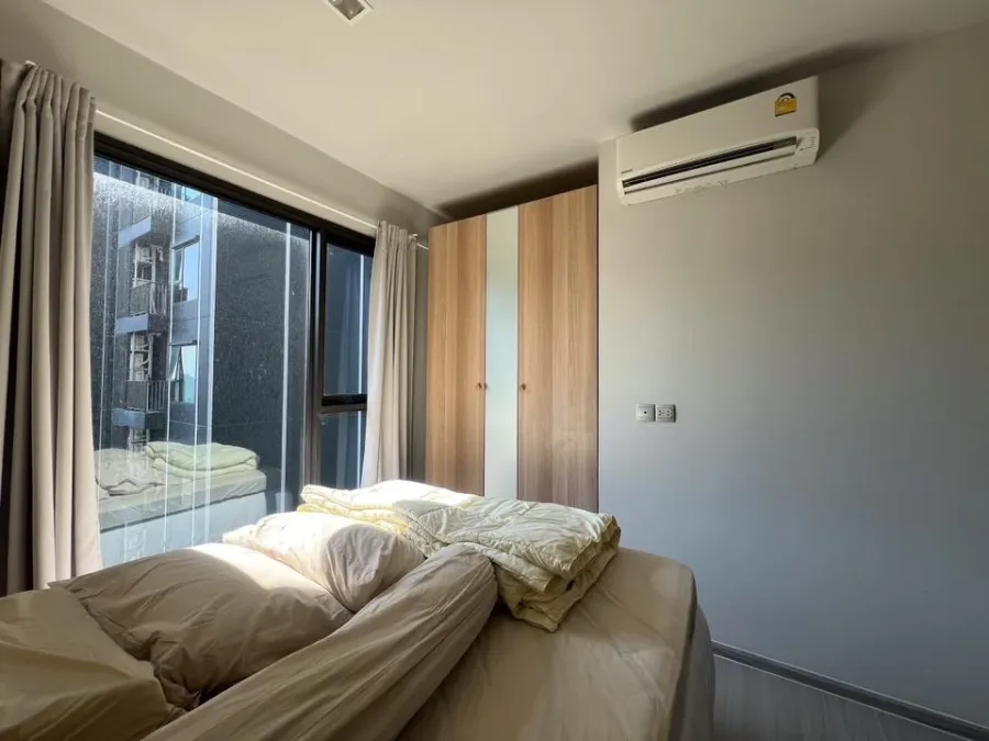For sale: Life Asoke-Rama 9, 40th floor, very high, great city view, fully furnished, move in now, don't hesitate.