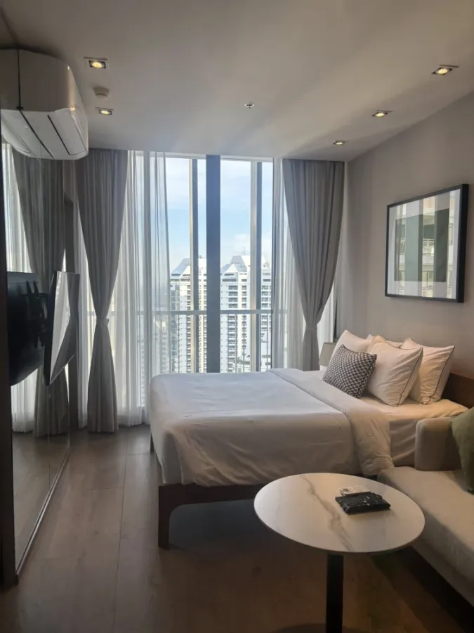 For rent: Park 24 Origin Phrom Phong, 20th floor, very high floor, simply decorated, ready to move in!