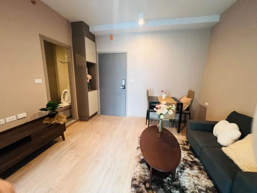 For rent, Ideo Rama 9 - Asoke, bright and comfortable room, separate, fully furnished, ready to move in. You shouldn't miss it. Book now.