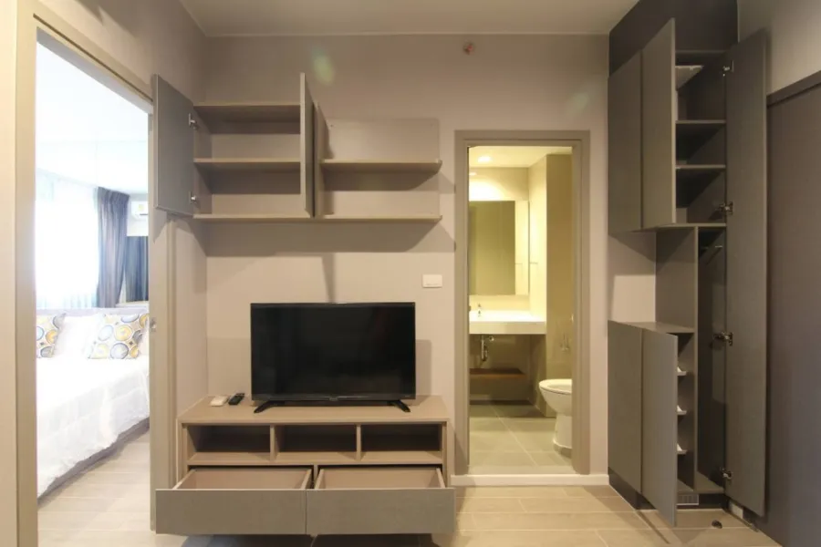 Condo for rent, Ideo Sukhumvit 93, the room is not hot, the furniture is build in, the price is tangible, hurry up.