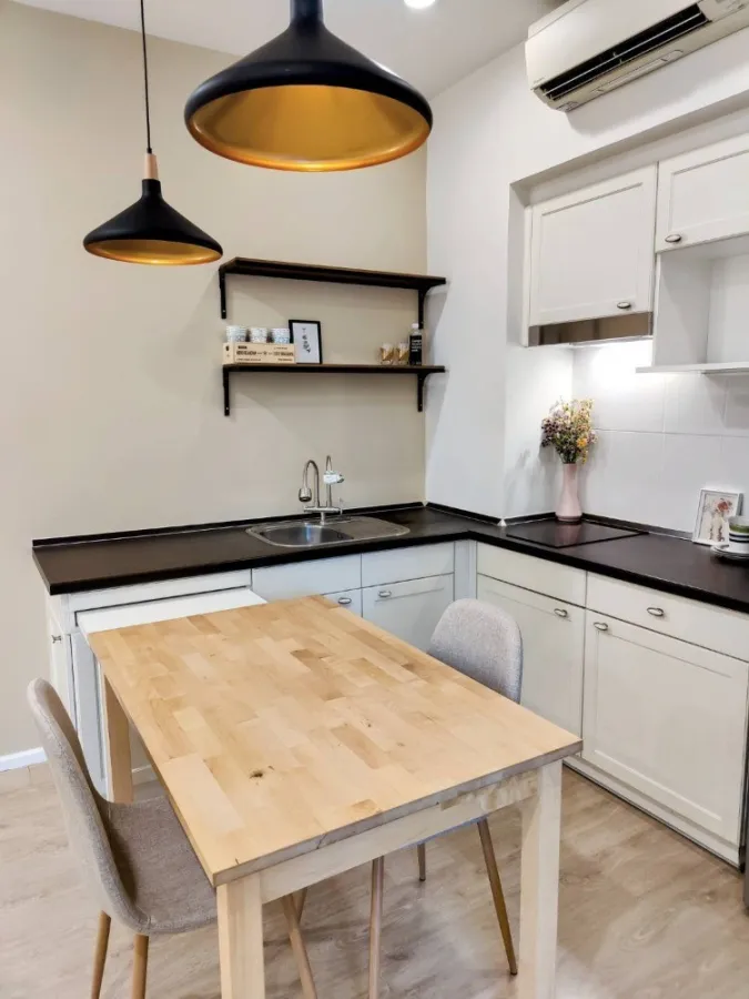 Urgent sale!! S One Rama 9, 2nd floor, Building B, fully furnished, good price, ready to pack your bags and move in!!