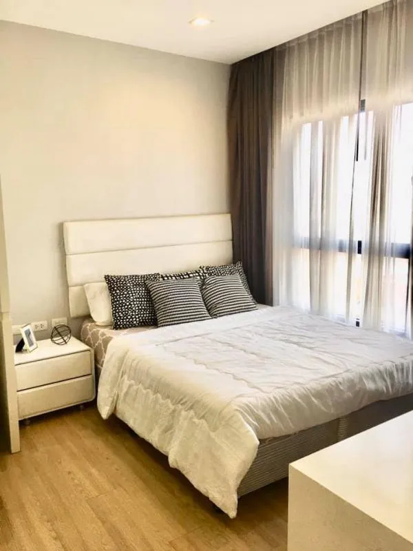 Urbano Absolute Sathon-Taksin for sale. Nice decorated room, north side, quiet, unblocked view, ICONSIAM view.