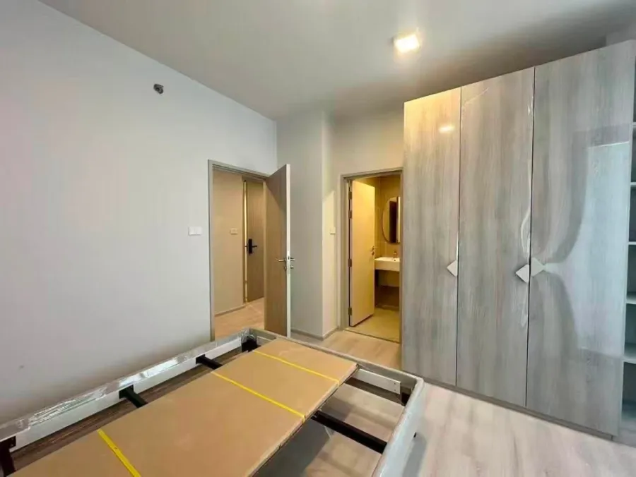 For sale: Cobb Ratchada-Rama 9. Huge, luxurious unit with 4 bedrooms and 5 bathrooms. Spacious area. Book now!