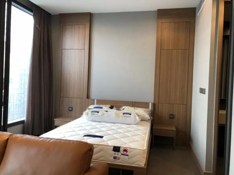 The Esse at Singha Complex For rent ห้องนอนโทนสีน้ำตาล ดูอบอุ่นน่อยู่ บอกเลยว่าพลาดแล้วจะเสียใจ