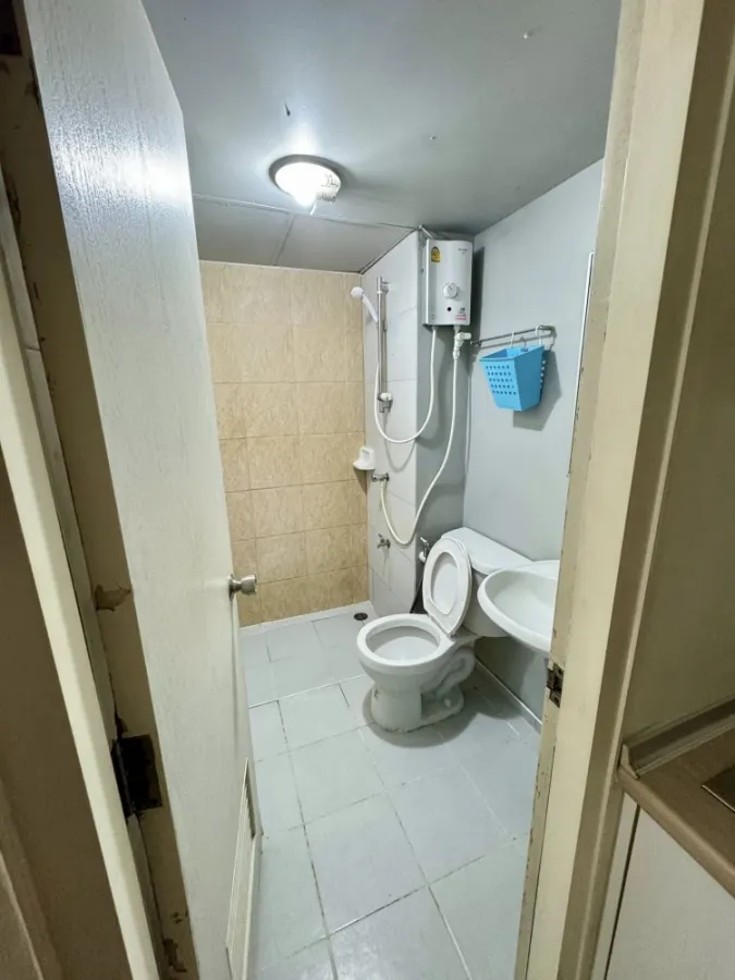 For rent: Lumpini Condotown Chonburi - Sukhumvit. Comfortable room. Comes with complete furniture and appliances. Don't miss it!