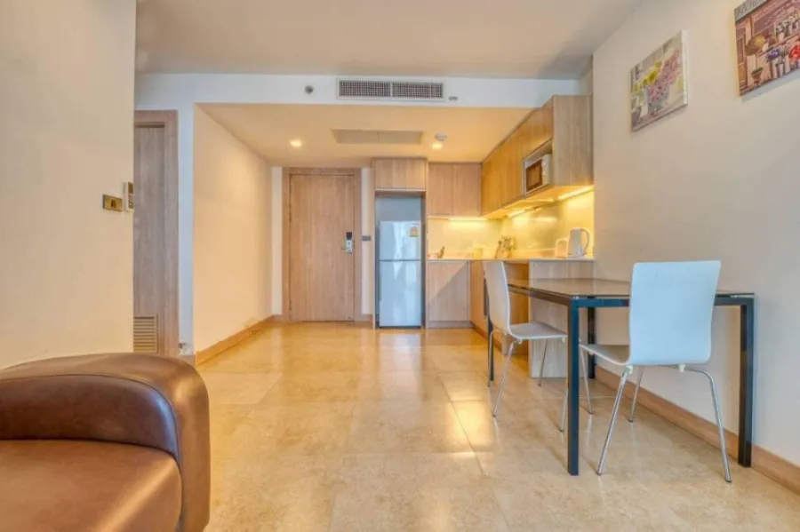 The Cliff for sale, lots of usable space. Simply decorated, the room is clean, airy, very livable. Don't miss it and you'll regret it.