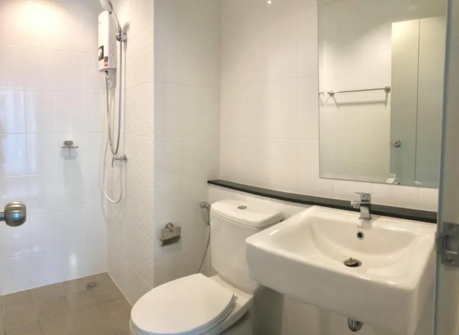 For rent sale urgently!! Condo Unio Sukhumvit 72 Pool View Near BTS Bearing Hurry up to book!!
