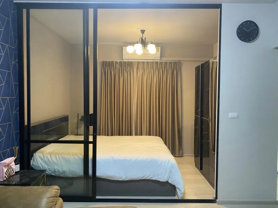 For rent Unio Ramkhamhaeng-Serithai Big screen TV, watch movies to your heart's content. Comes with a leather sofa that is comfortable to sit on and n