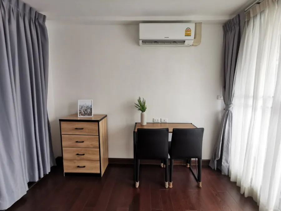 For rent!! Condo Bangkok F. Liz Sathorn-Taksin, 5th floor, good furniture. You must reserve quickly like this!!