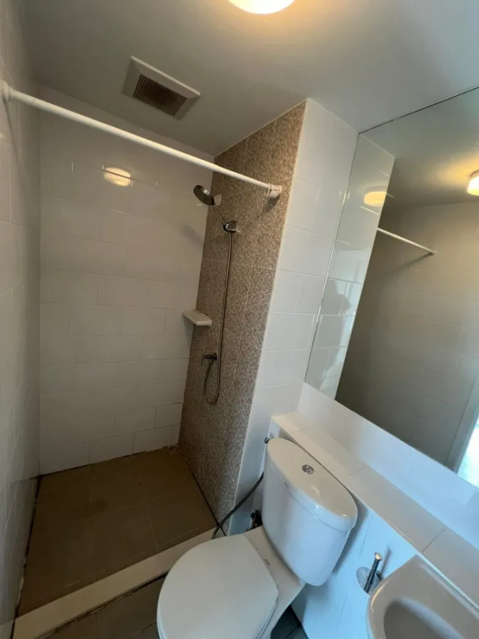 Plum Condo Central Station for rent, phase 2, empty room, good price, 20th floor, good view, room decoration, don't miss it