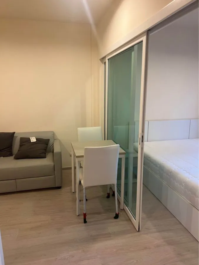 For sale and rent, Aspire Ratchada-Wong Sawang, high floor, nice bedroom with separate kitchen. Don't just look, hurry and book now.