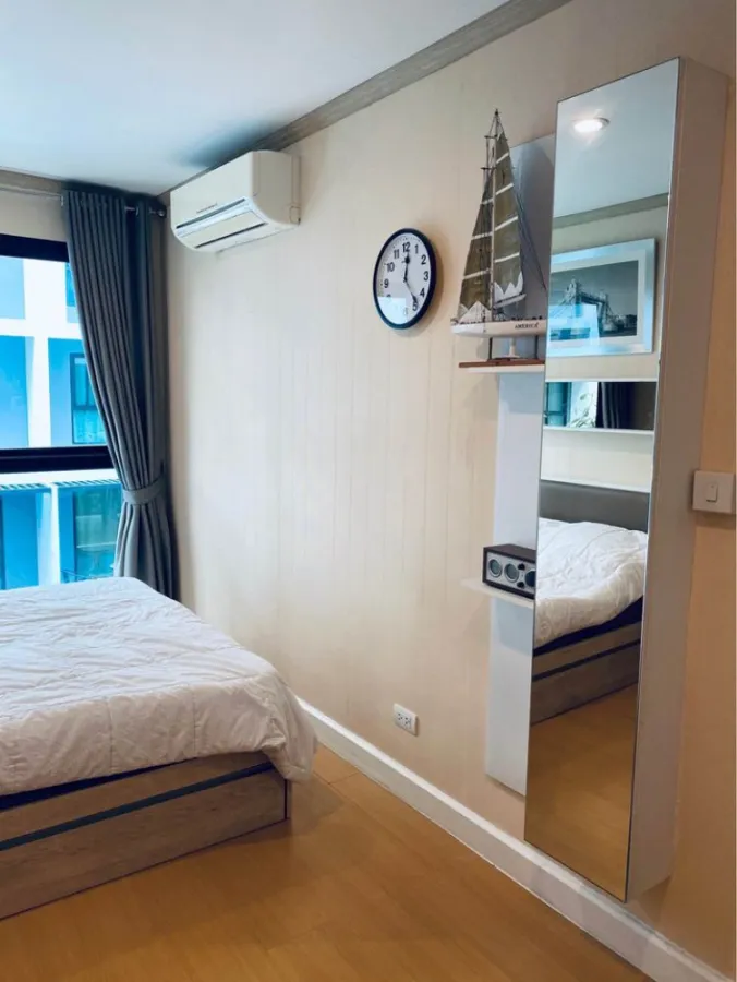 Metrosky Ratchada for rent, beautiful room, modern decoration, perfect fit, great pool view Book and you won't regret it. Hurry up.