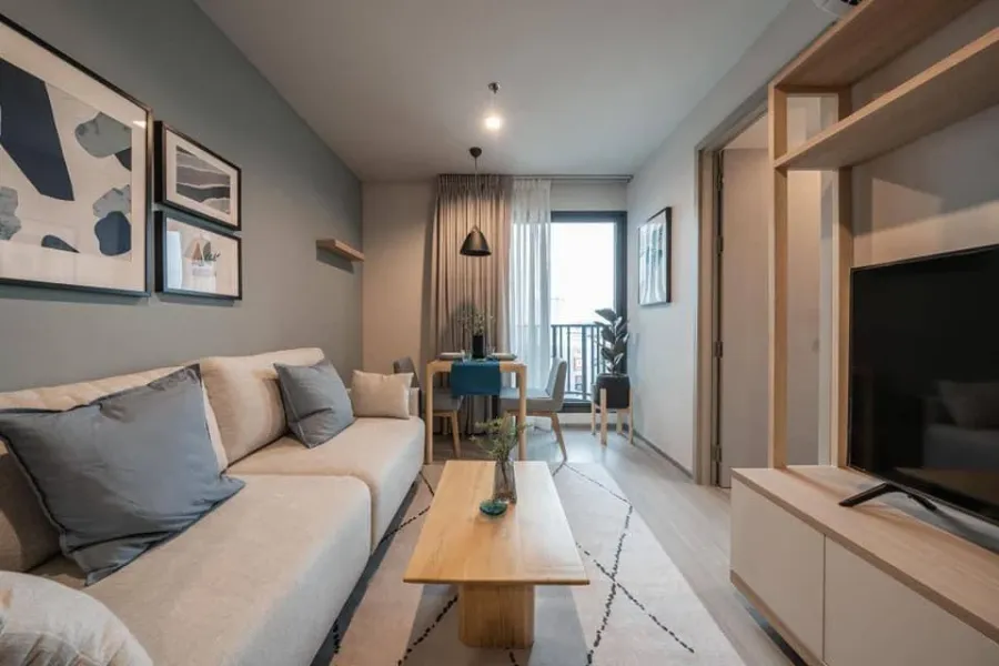 For rent: Life Ladprao, corner room, Panorama view, decorated in a minimalist style, comes with real wood furniture, Fit in style.