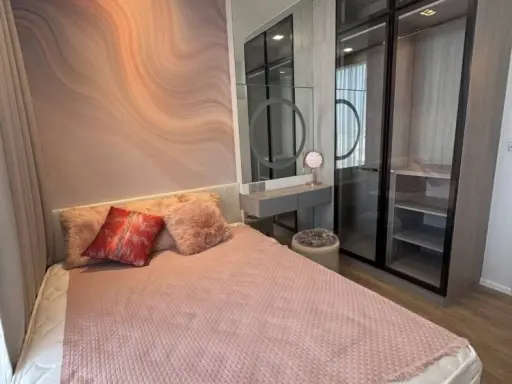 For rent: Modiz Rhyme Ramkhamhaeng, high floor unit, decorated in pink tones. Book now!