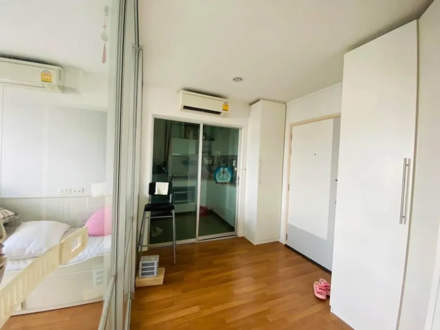 Lumpini Place Suksawat-Rama 2 for sale, spacious room, pool view, with big screen TV, watch movies to your heart's content, don't miss it.