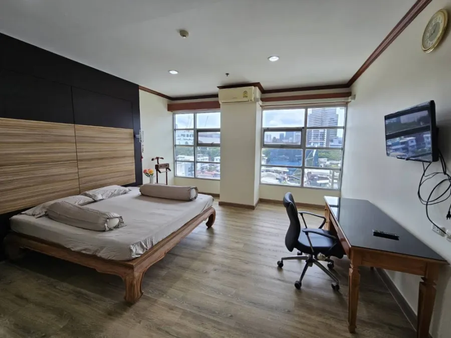 House for rent in the middle of Siam-Pathumwan, 3 bedrooms, 3 bathrooms, fully furnished, hurry and reserve before it's gone.