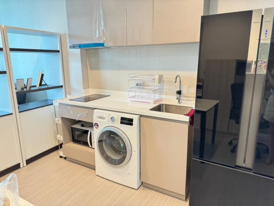 Condo for rent, Life Sukhumvit 62, separated room. Complete set of furniture + electrical appliances. Reserve now.
