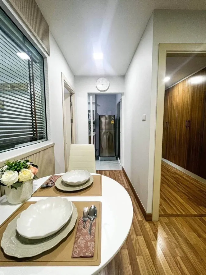 For rent, The One Plus Srinakarin, fully furnished with a whole set of furniture and complete sets of electrical appliances. If interested, book now.