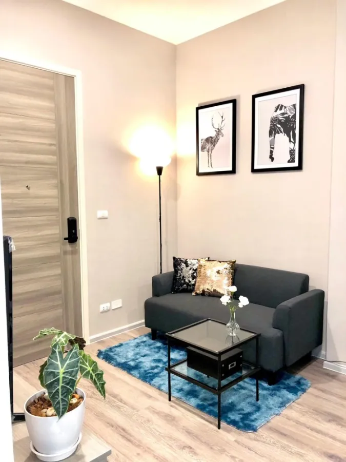 For rent, KnightsBridge Collage Ramkhamhaeng, beautifully decorated room, complete facilities, good price, book now.