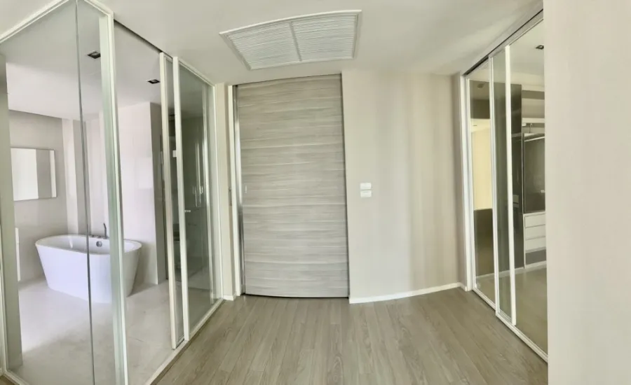 ขายด่วน!! คอนโด เดอะ รูม สุขุมวิท 21 ชั้น 20 ห้องสวย ราคาดี พร้อมเข้าอยู่ รีบจองก่อนหลุดมือ!!