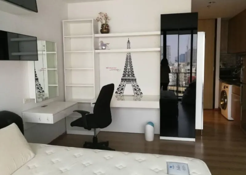 Awesome for rent, The Issara Ladprao, beautiful room, worth the price, very full furniture, beautiful view, reserve it now.